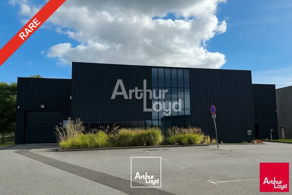 A VENDRE - BATIMENT INDEPENDANT - THORIGNE FOUILLARD