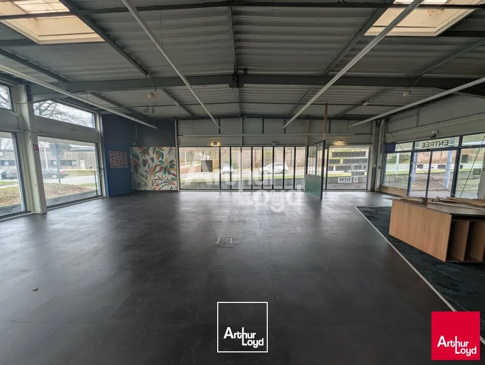 VITRE - LOCAL D'ACTIVITE INDEPENDANT A LOUER - DIVISIBLE