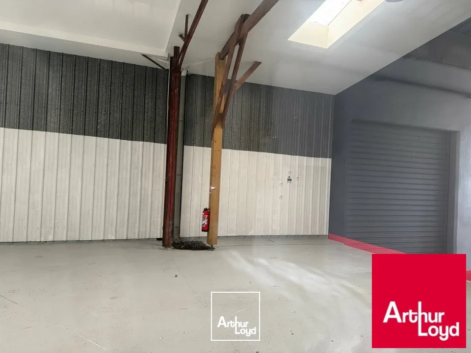 ANGLET, A LOUER, au sein d'une zone commerciale et d'activités, local de 310 m²