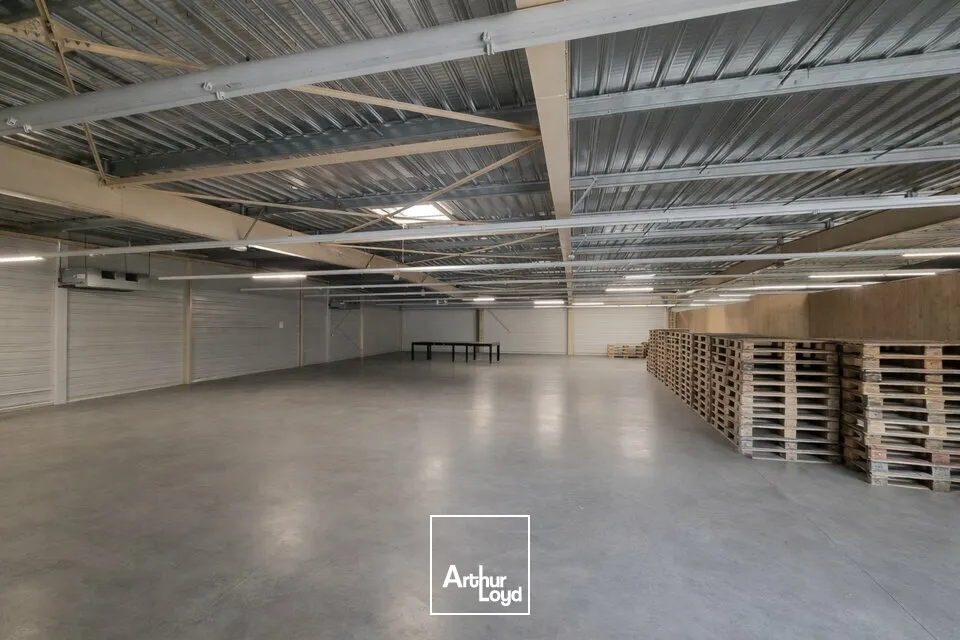 Locaux commerciaux - Location - AZAY LE BRULE - 79400 - 820-820 - 7606043