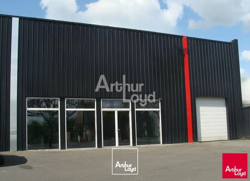 CHATEAUROUX - A LOUER - LOCAL COMMERCIAL de 300 m² - 2269