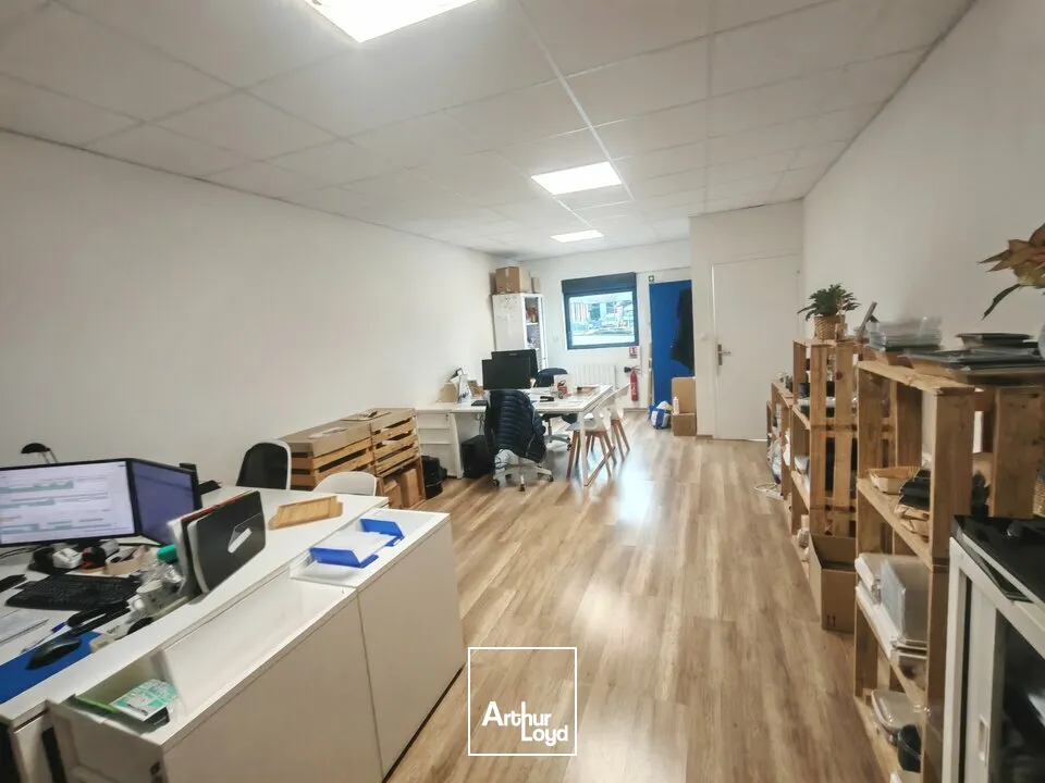 A Louer - Local d'activité de 258m2 avec bureaux secteur ZAC LA HUSSELLE