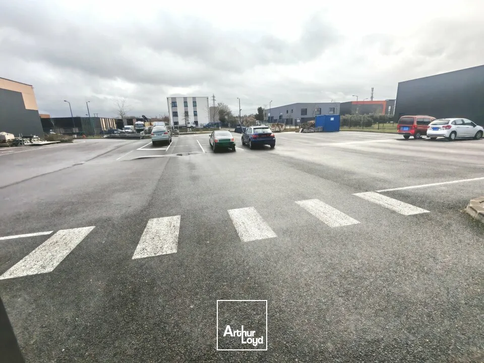 A Louer - Local d'activité de 258m2 avec bureaux secteur ZAC LA HUSSELLE