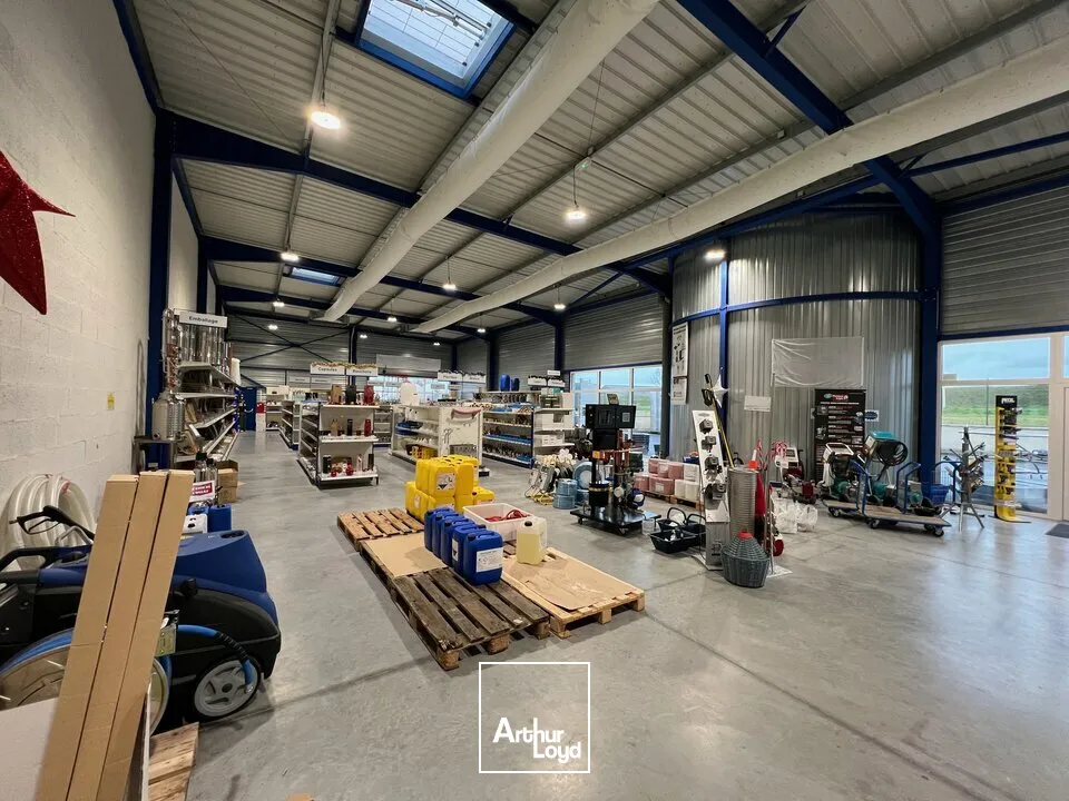 Local à usage industriel et commercial - secteur Châteaubernard