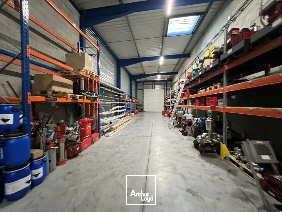 Local à usage industriel et commercial - secteur Châteaubernard