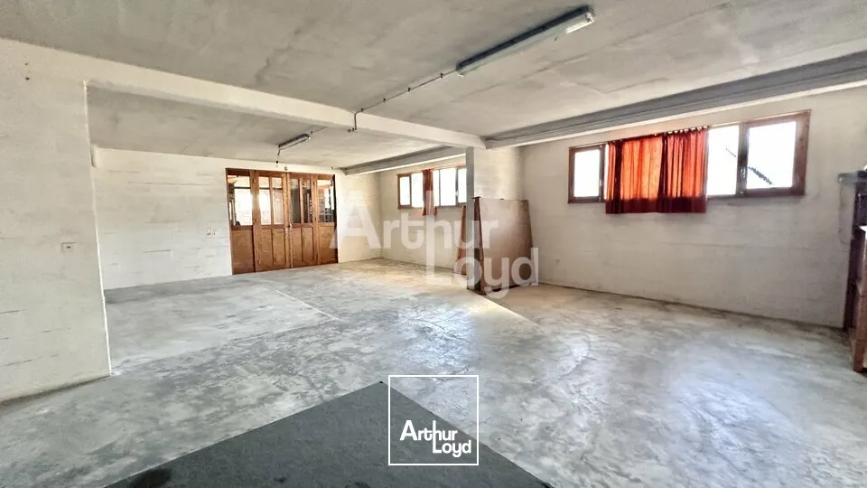 À LOUER  Local d'activité de 163 m²  La Ravoire 73490