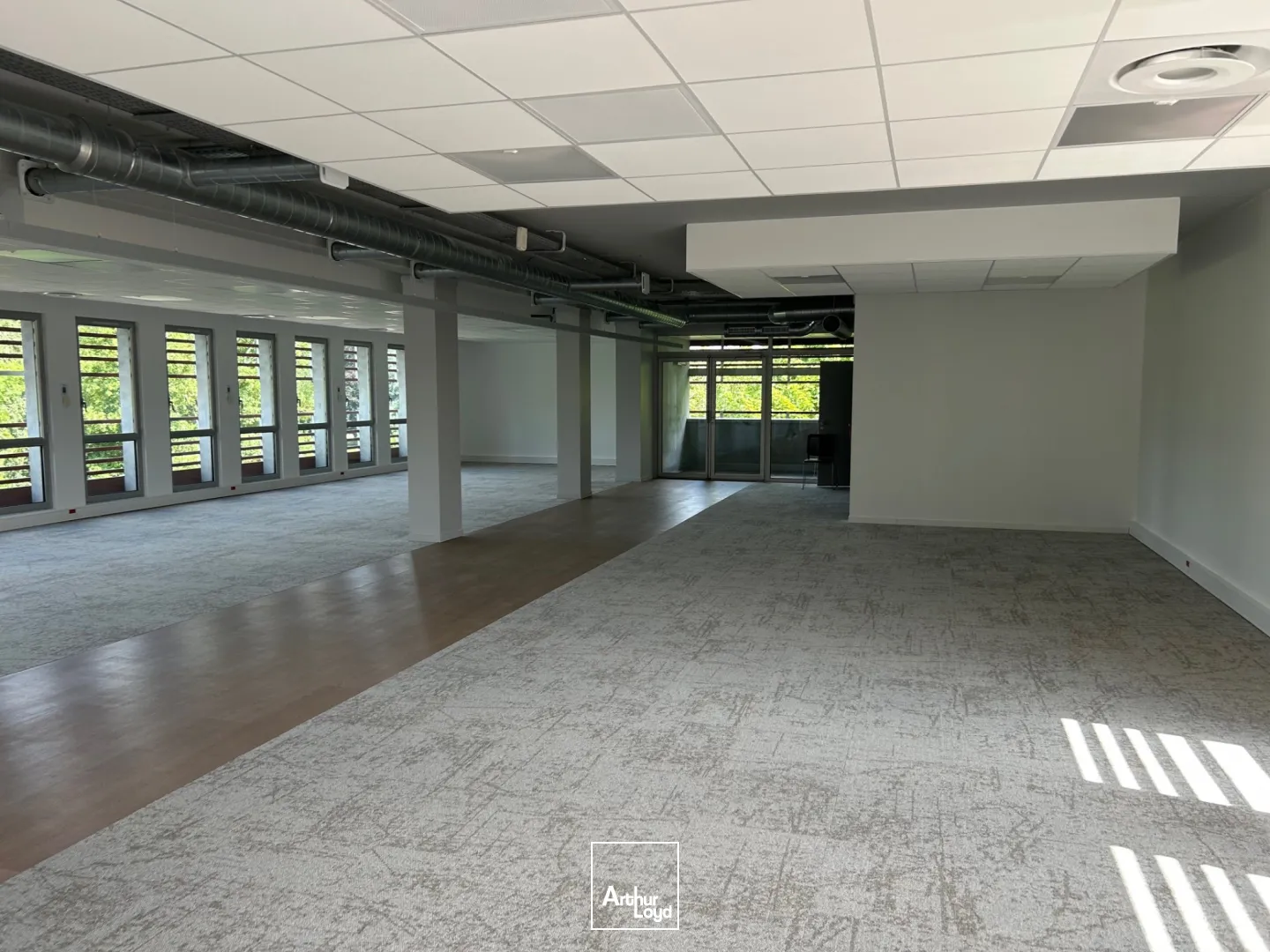 Bâtiment Indépendant 7&nbsp;800 m2 Parkings Sous-sol et Aériens - Villeneuve d'Ascq