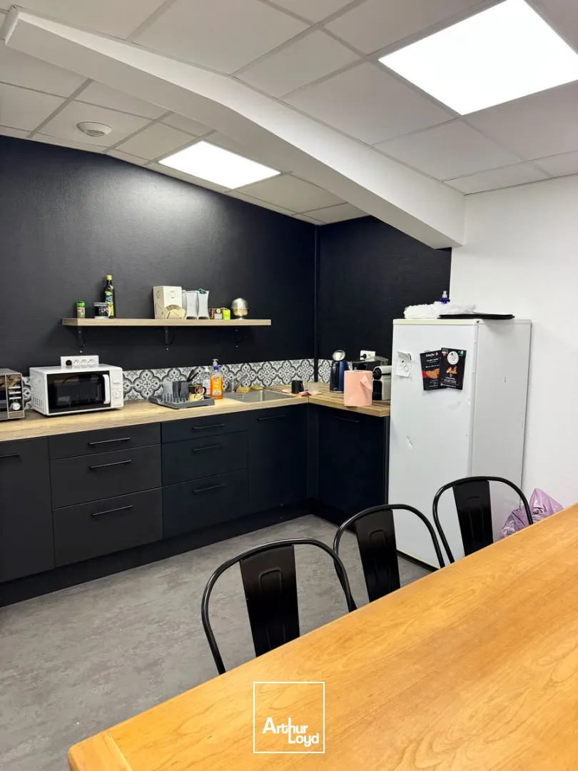 A VENDRE à MONS EN BAROEUL entrepot et bureau 