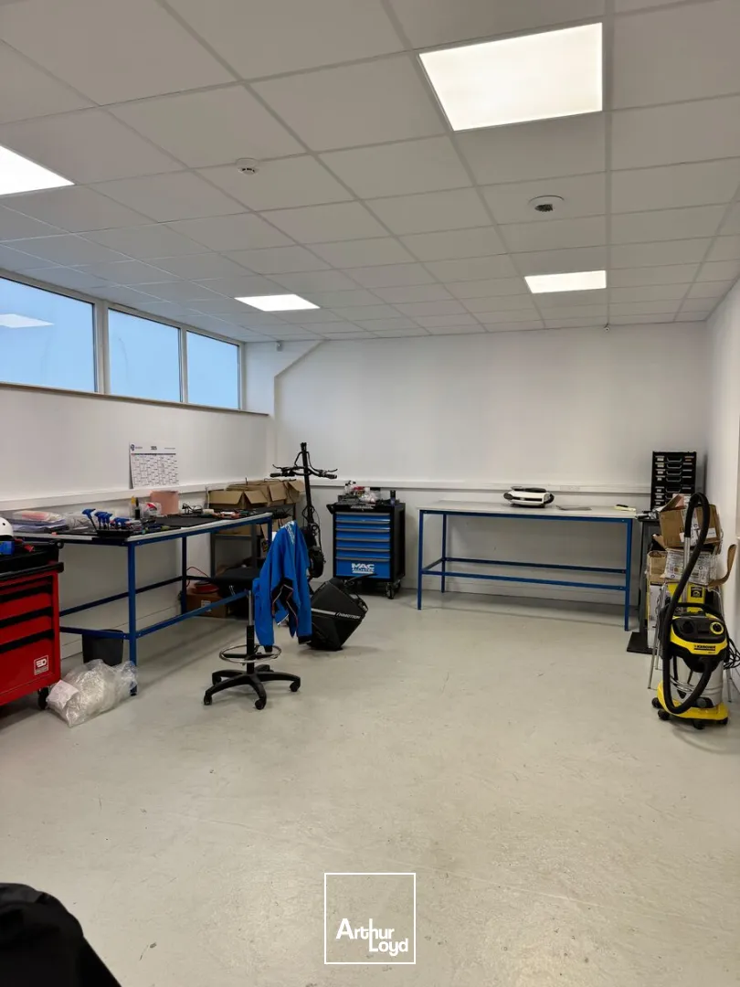 A VENDRE à MONS EN BAROEUL entrepot et bureau 