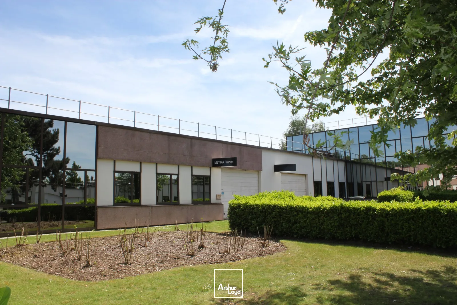 LOTS ACTIVITES A 10 MN DU RER