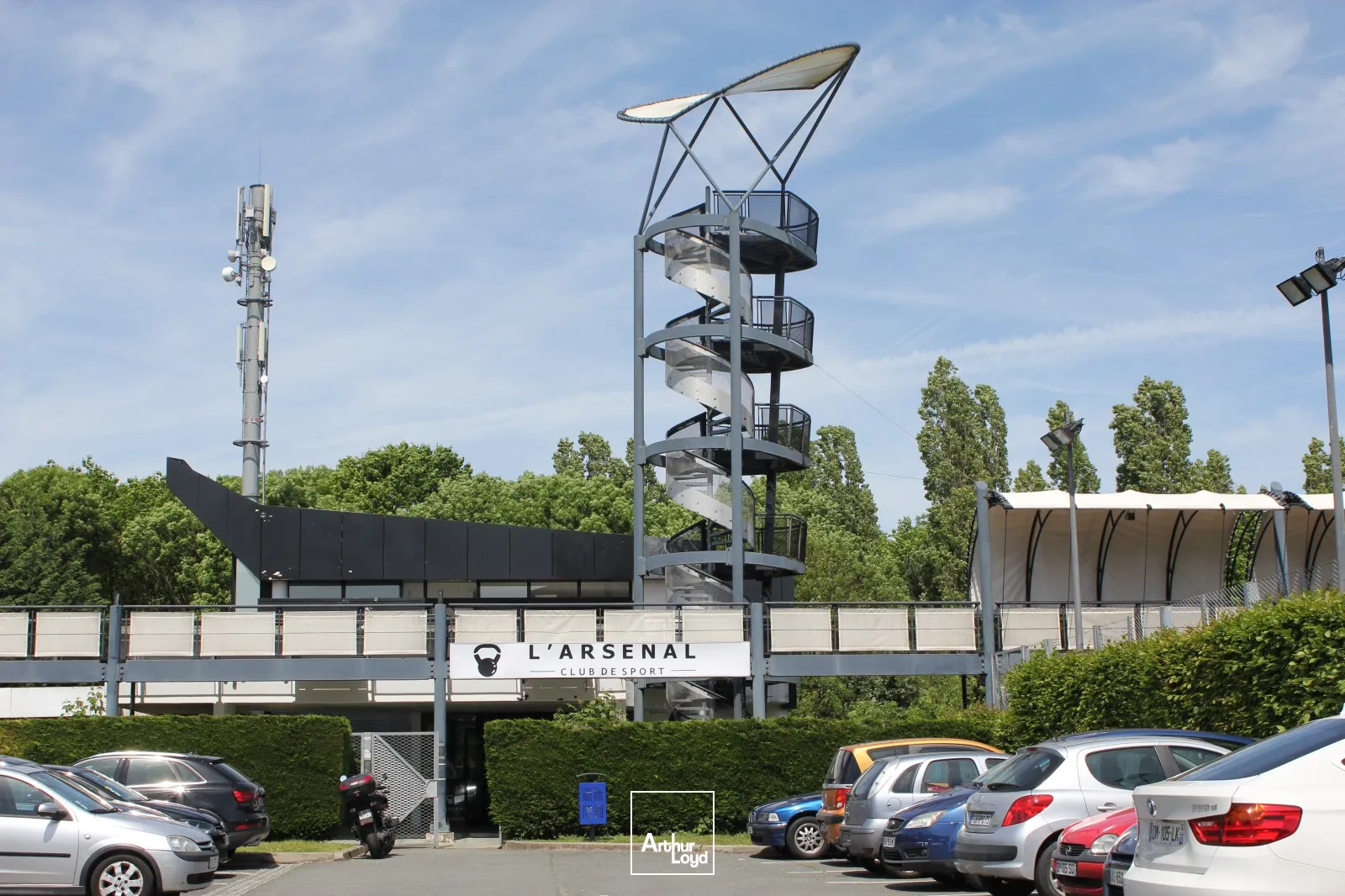 LOTS ACTIVITES A 10 MN DU RER