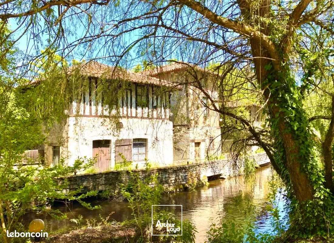 SAINT LEONARD DE NOBLAT - Murs A VENDRE - 600 m² + 8&nbsp;000 m² de terrain