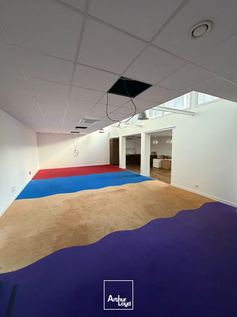 Local commercial refait à neuf - 270 m² - Hyper visibilité - Secteur Carmes