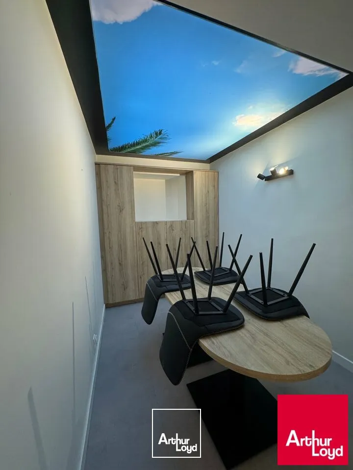 SAINT JEAN DE LUZ, plein centre, A LOUER, local de 120 m²