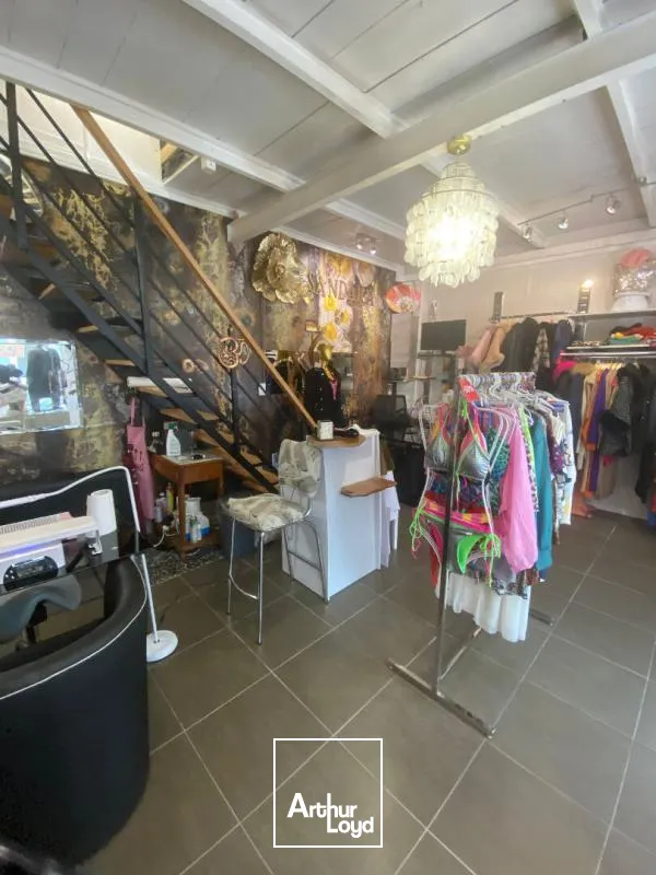 Local professionnel 60 m2 en R+1 FdF