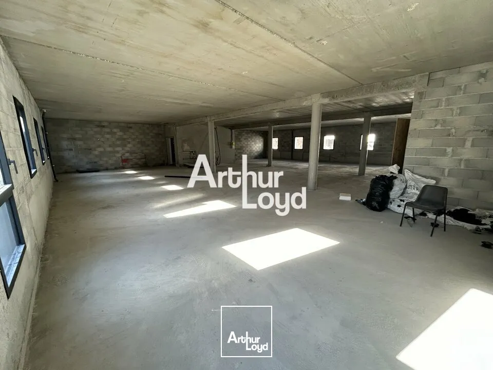 Location bâtiment mixte neuf 1252 m² divisible dès 275 m² - Fréjus Capitou
