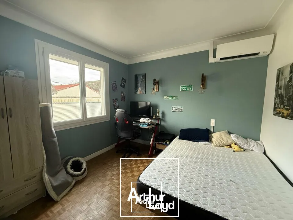 Immeuble / Maison à usage professionnel  170 m²  Terrasson-Lavilledieu