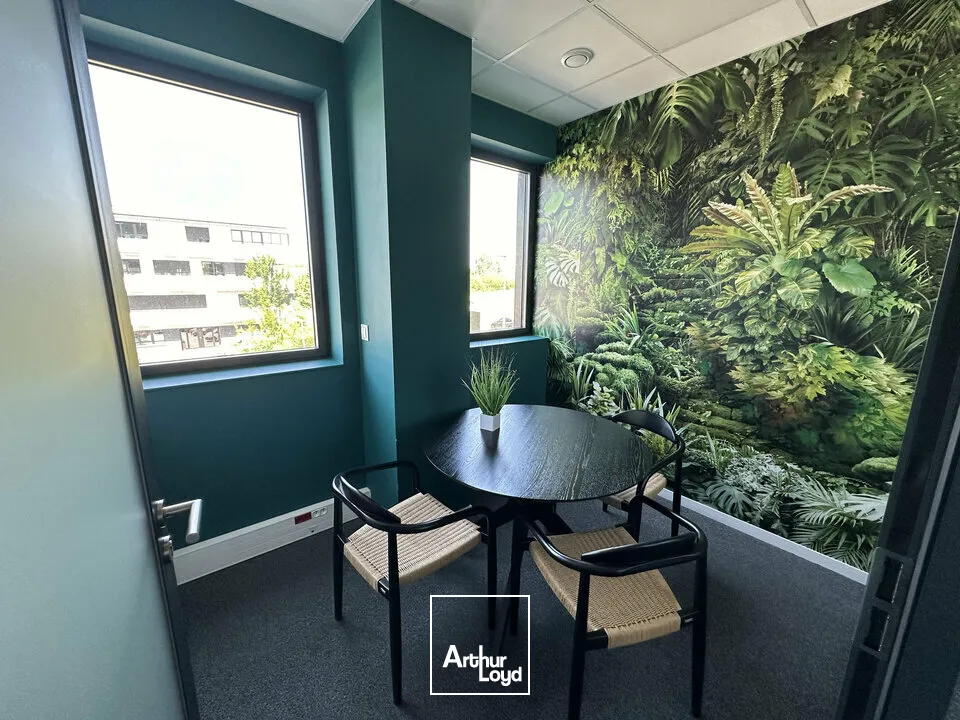 Plateau de bureaux d'environ 275 m2 avec 10 place de parkings - BEZANNES