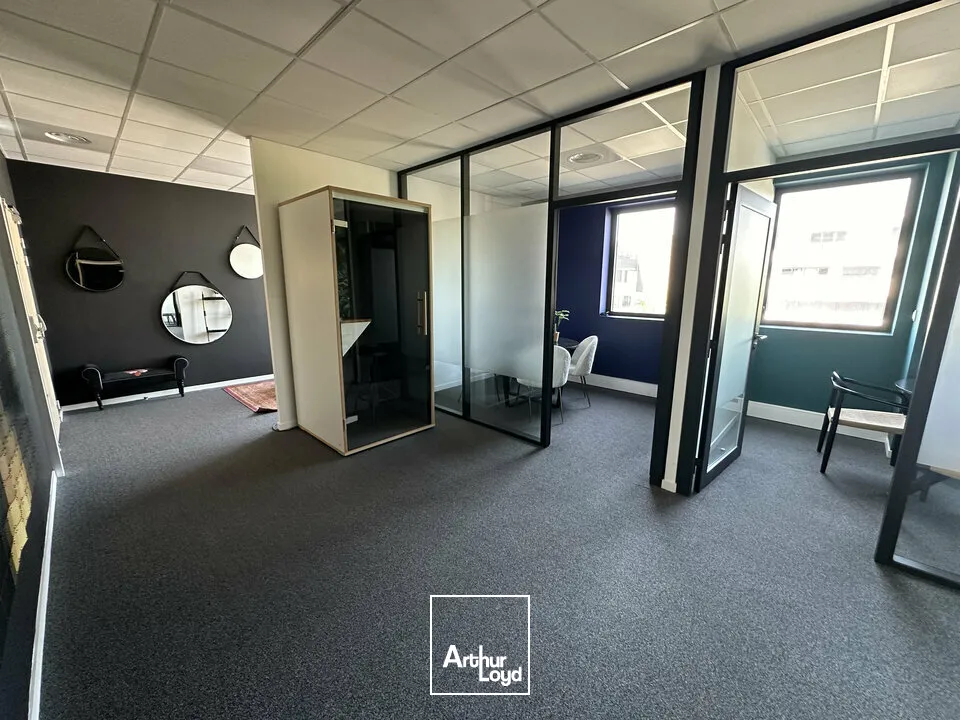 Plateau de bureaux d'environ 275 m2 avec 10 place de parkings - BEZANNES