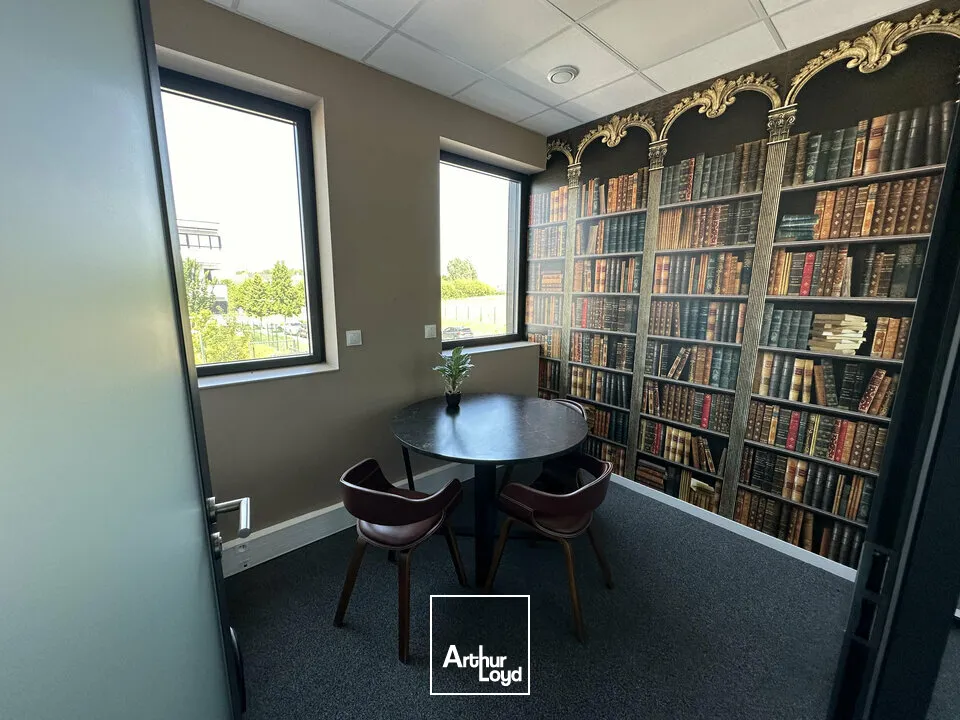 Plateau de bureaux d'environ 275 m2 avec 10 place de parkings - BEZANNES