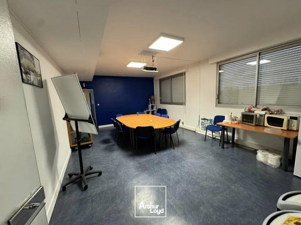 TOURS SUD SAINT-AVERTIN - A LOUER LOCAL MIXTE DE 730 M² AVEC TERRAIN 2&nbsp;500 M²