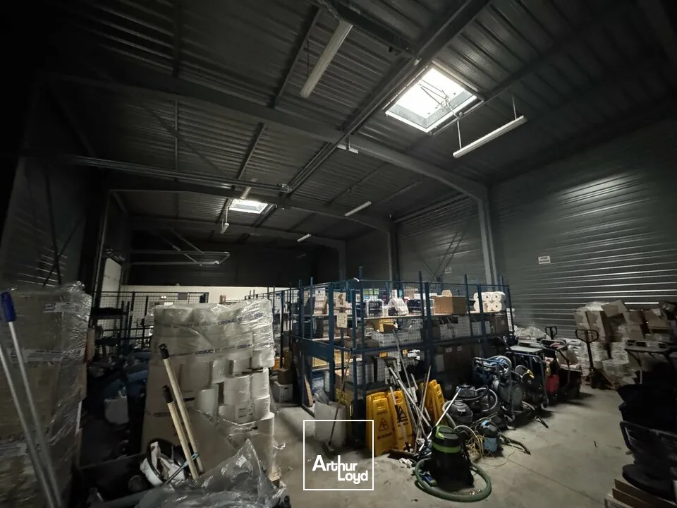 TOURS SUD SAINT-AVERTIN - A LOUER LOCAL MIXTE DE 730 M² AVEC TERRAIN 2&nbsp;500 M²