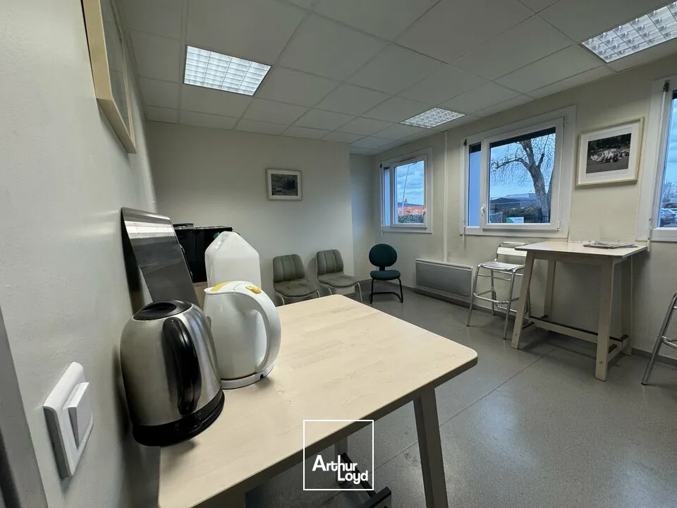 JOUE-LES-TOURS - A LOUER BATIMENT D'ACTIVITES DE 4&nbsp;230 M² AVEC TERRAIN DE 9&nbsp;130 M²