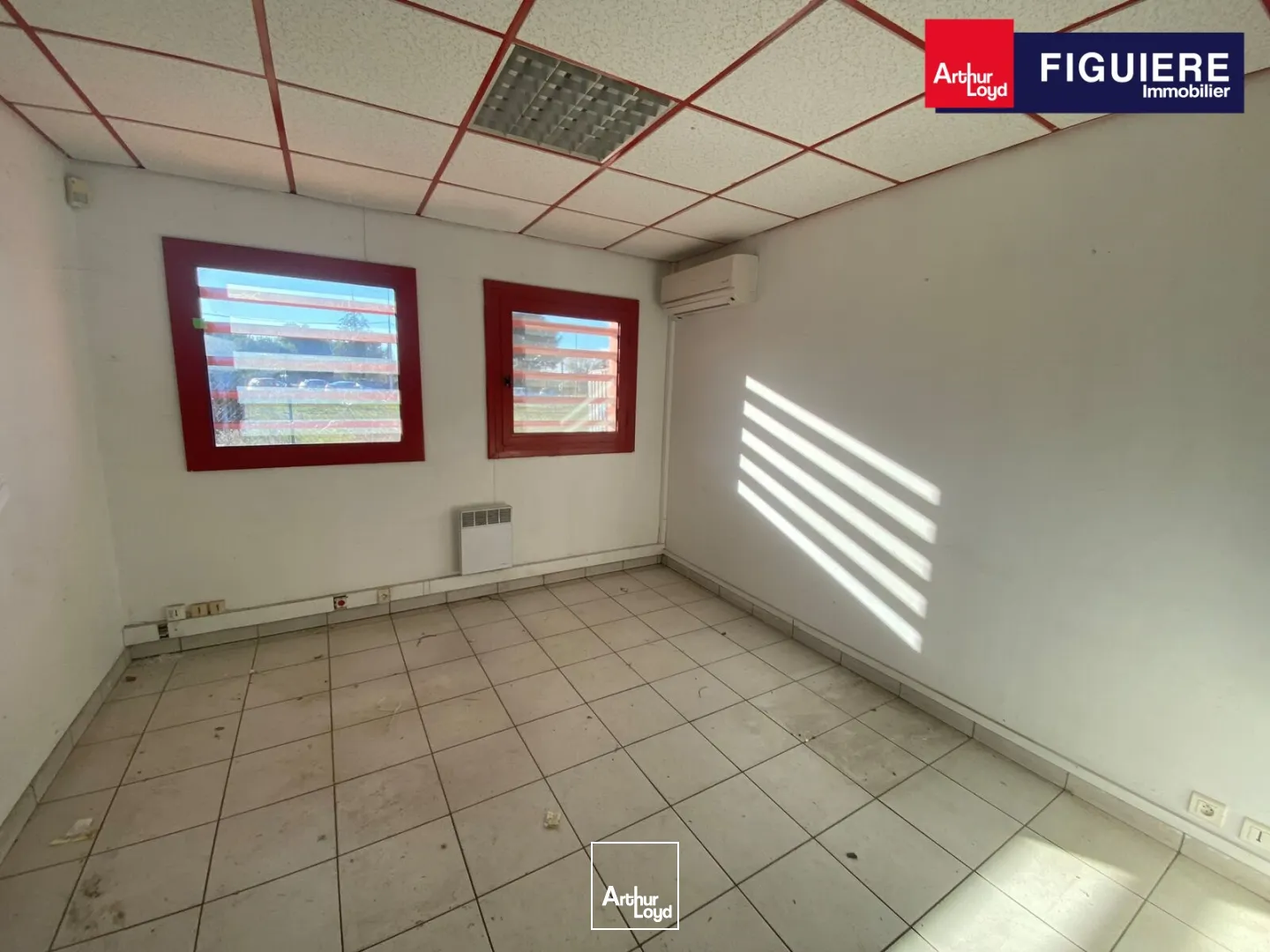 Local d'activités 580m² sur parcelle de 1500m² à louer Lancon-Provence