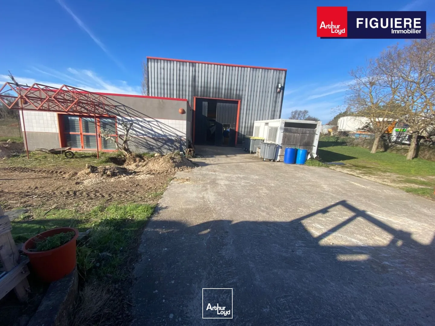 Local d'activités 580m² sur parcelle de 1500m² à louer Lancon-Provence