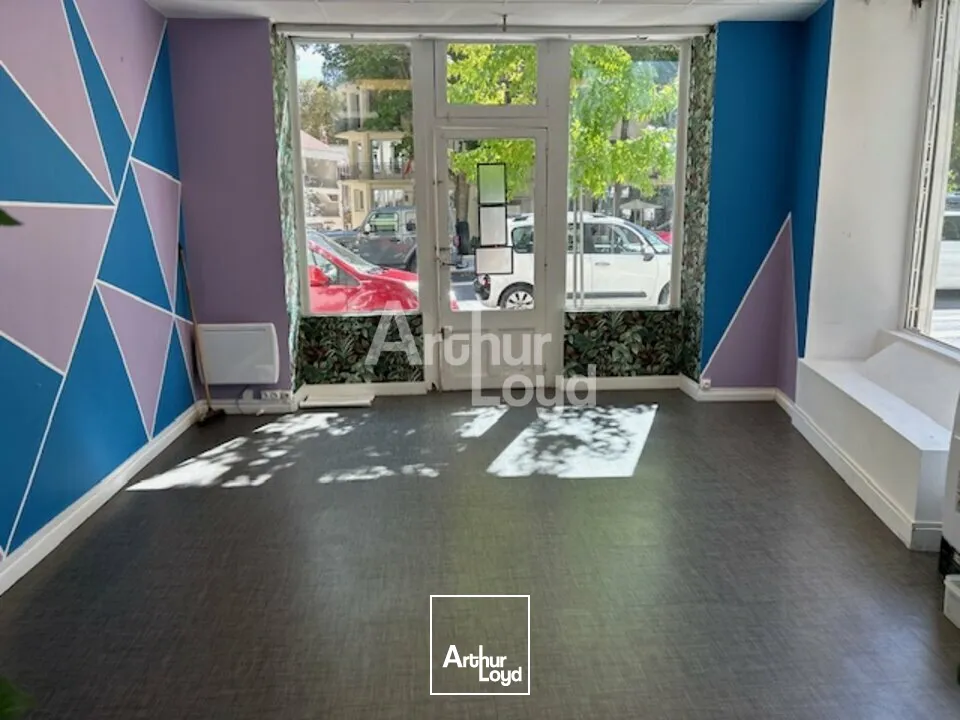 LOCAL COMMERCIAL sur AXE PENETRANT VICHY d'environ 35m2