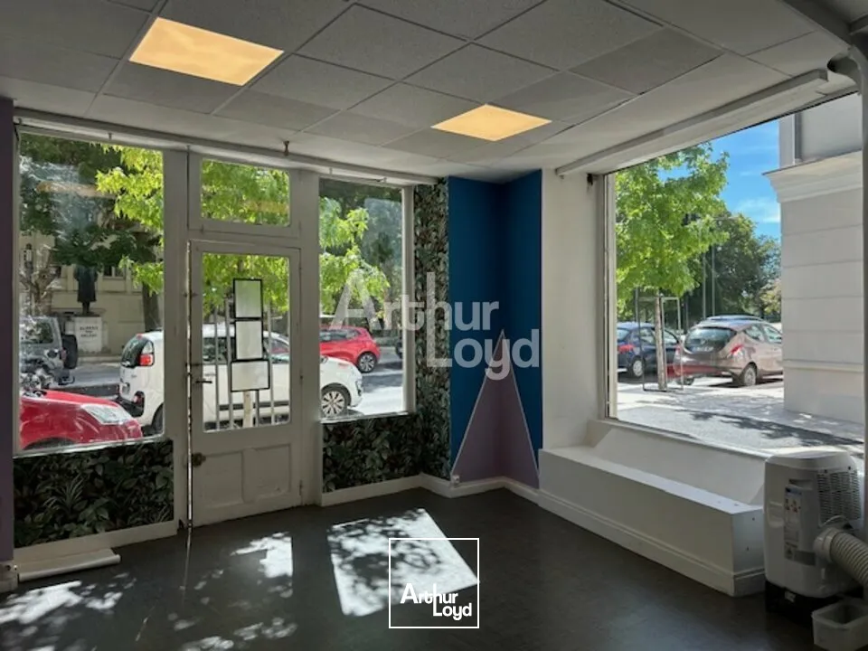 LOCAL COMMERCIAL sur AXE PENETRANT VICHY d'environ 35m2