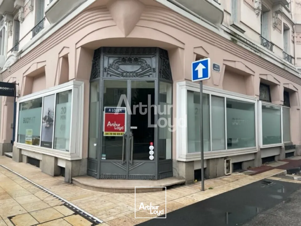 Local commercial à Vichy 