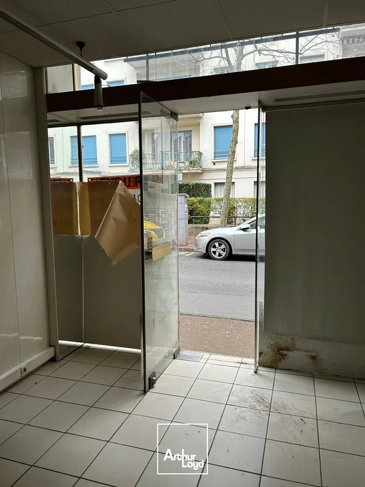 Petite surface en cur de ville - MURS VIDES