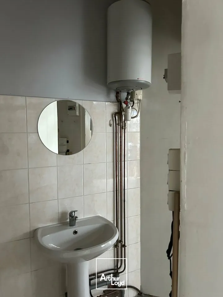 Petite surface en cur de ville - MURS VIDES