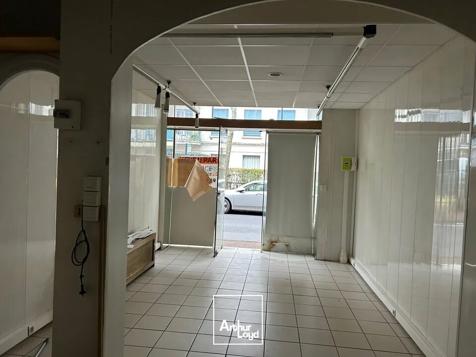 Petite surface en cur de ville - MURS VIDES