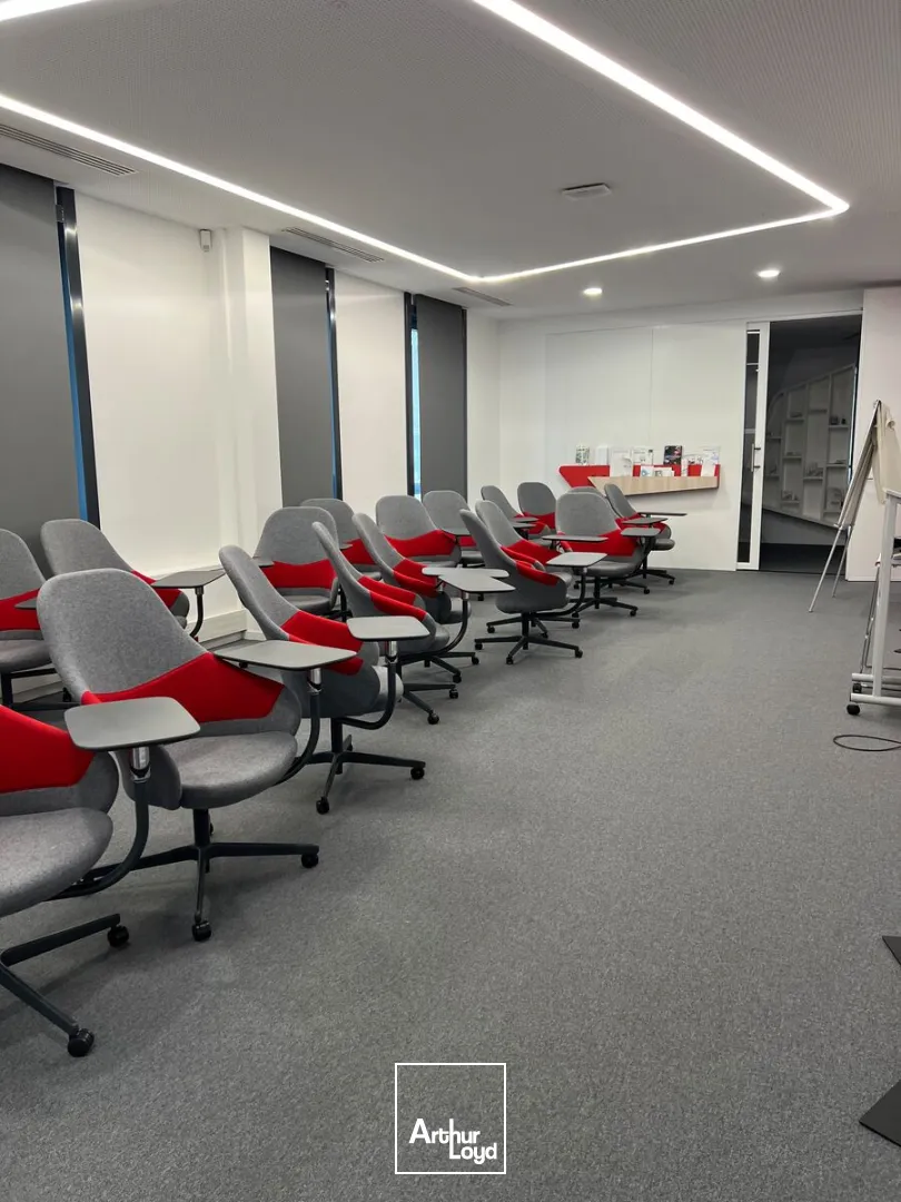 Locaux d'activité à louer à TREMBLAY EN FRANCE 93290