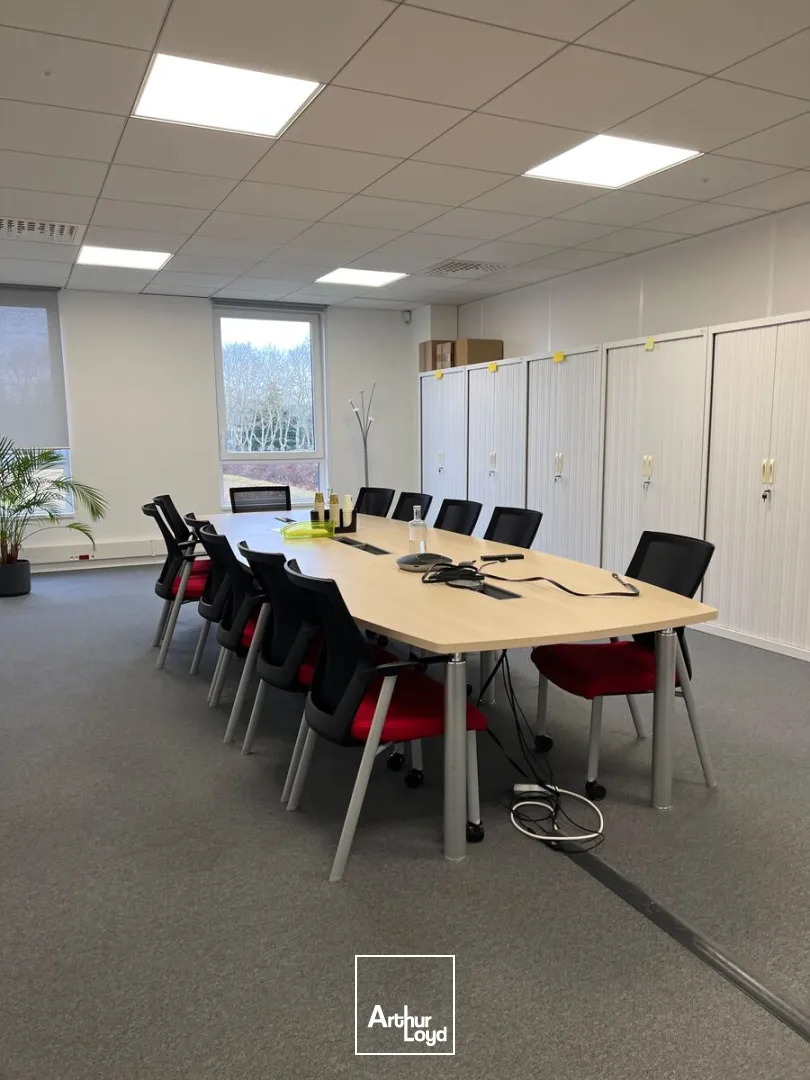 Locaux d'activité à louer à TREMBLAY EN FRANCE 93290