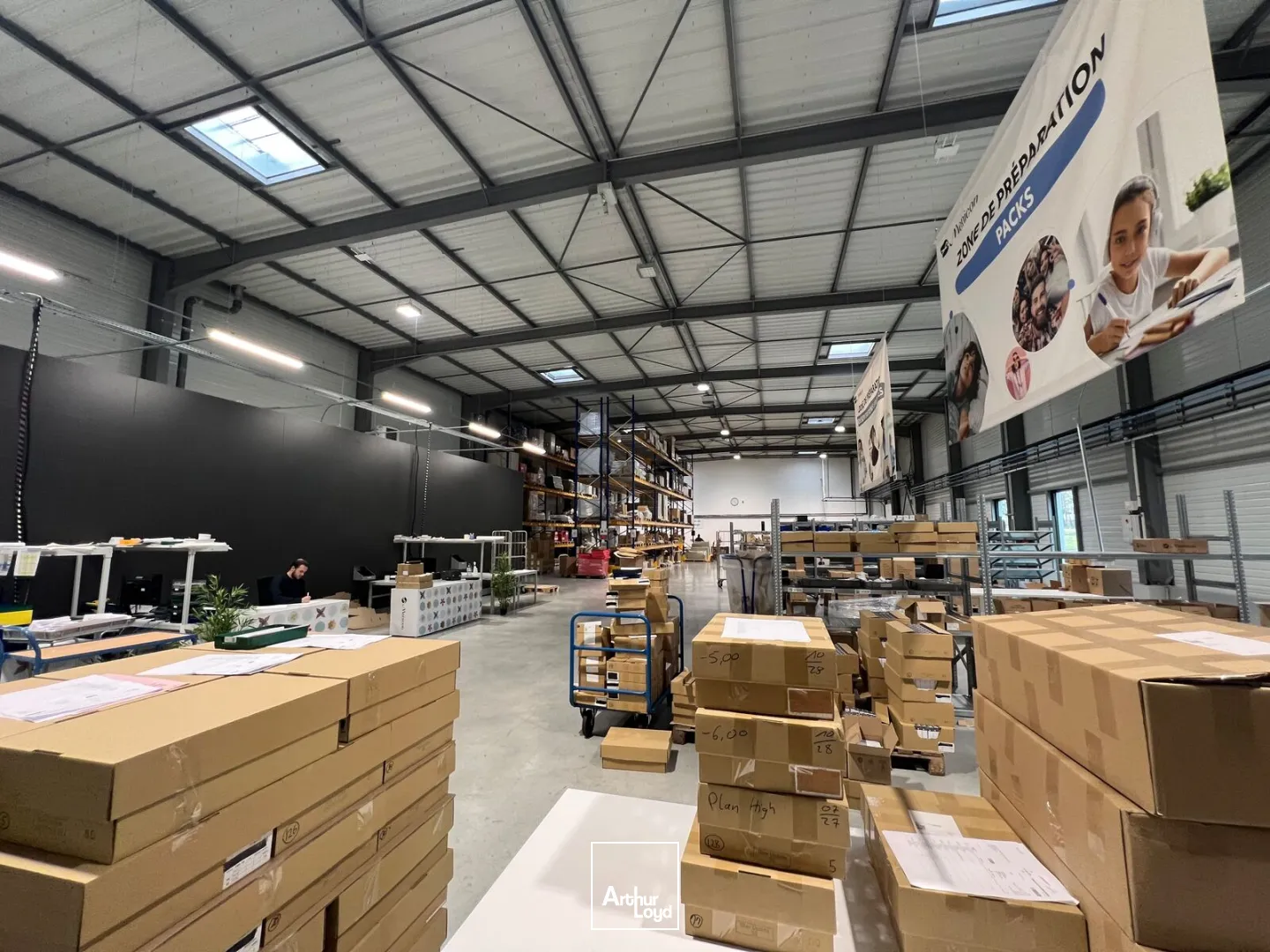 Locaux d'activité à louer à TREMBLAY EN FRANCE 93290