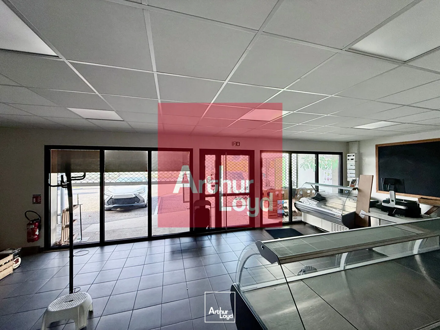 Local commercial fonctionnel 110 m² et belle visibilité