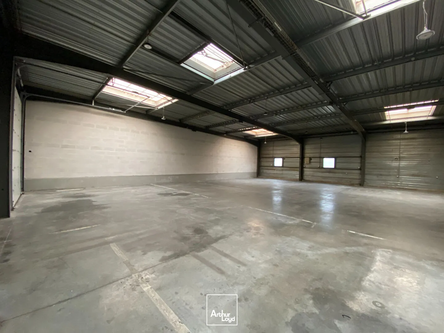 A VENDRE, Local d'activité 630m² environ, emplacement stratégique La Rochelle