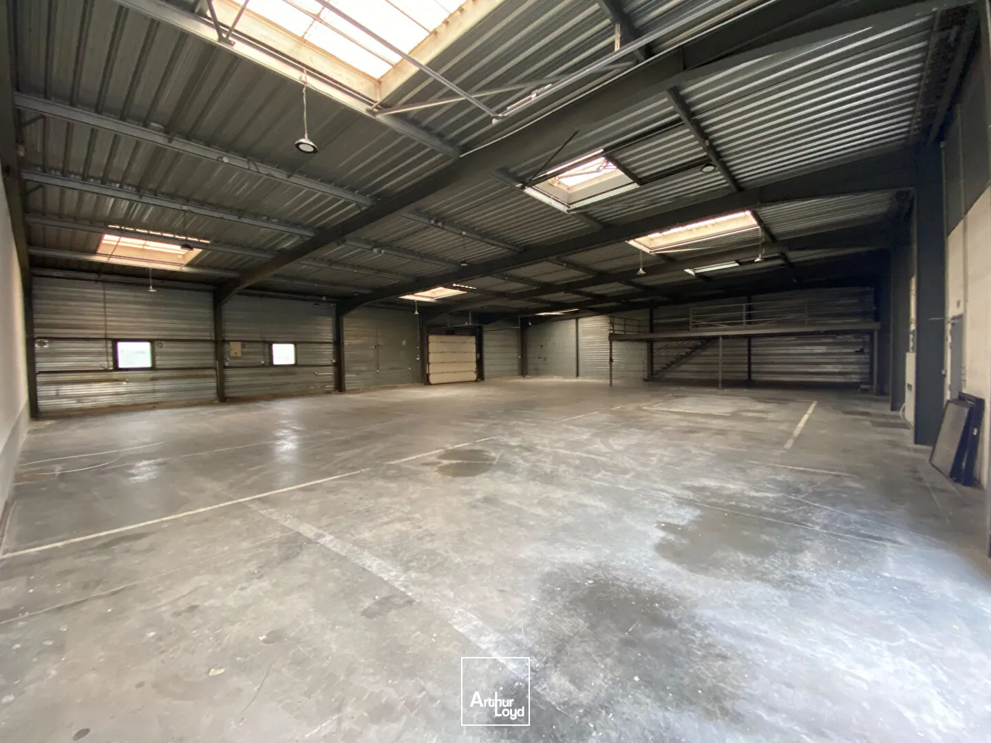A VENDRE, Local d'activité 630m² environ, emplacement stratégique La Rochelle