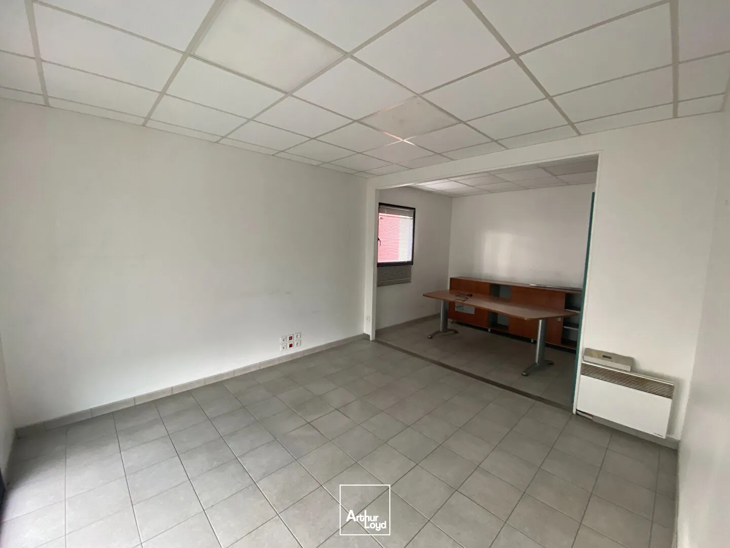 A VENDRE, Local d'activité 630m² environ, emplacement stratégique La Rochelle