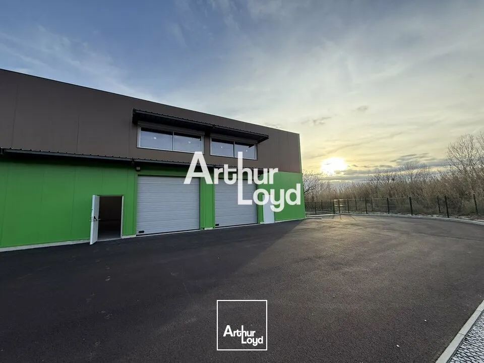 Locaux d'activité & Entrepôts - Vente - LES ARCS - 83460 - 320-700 - 7608439