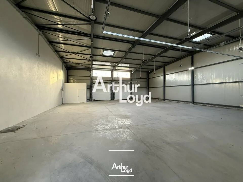 Locaux d'activité & Entrepôts - Vente - LES ARCS - 83460 - 320-700 - 7608441