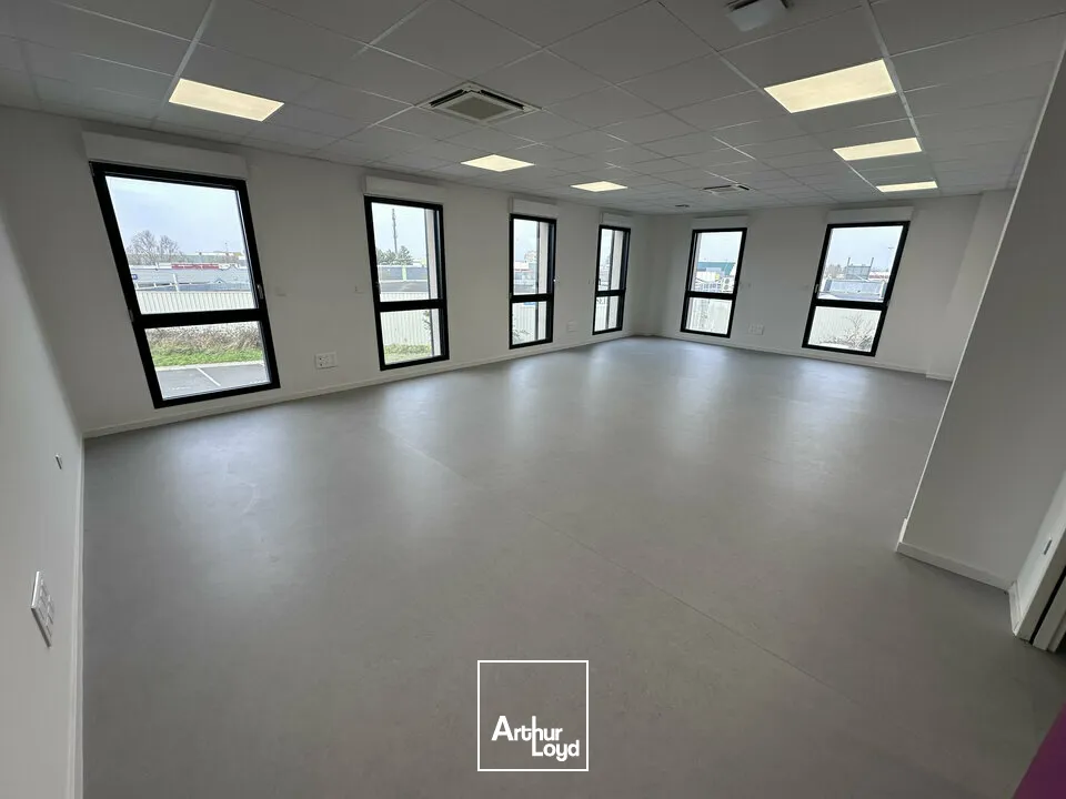 Bureaux - Location - FAGNIERES - 51510 - 25.75-477.85 - 7608519