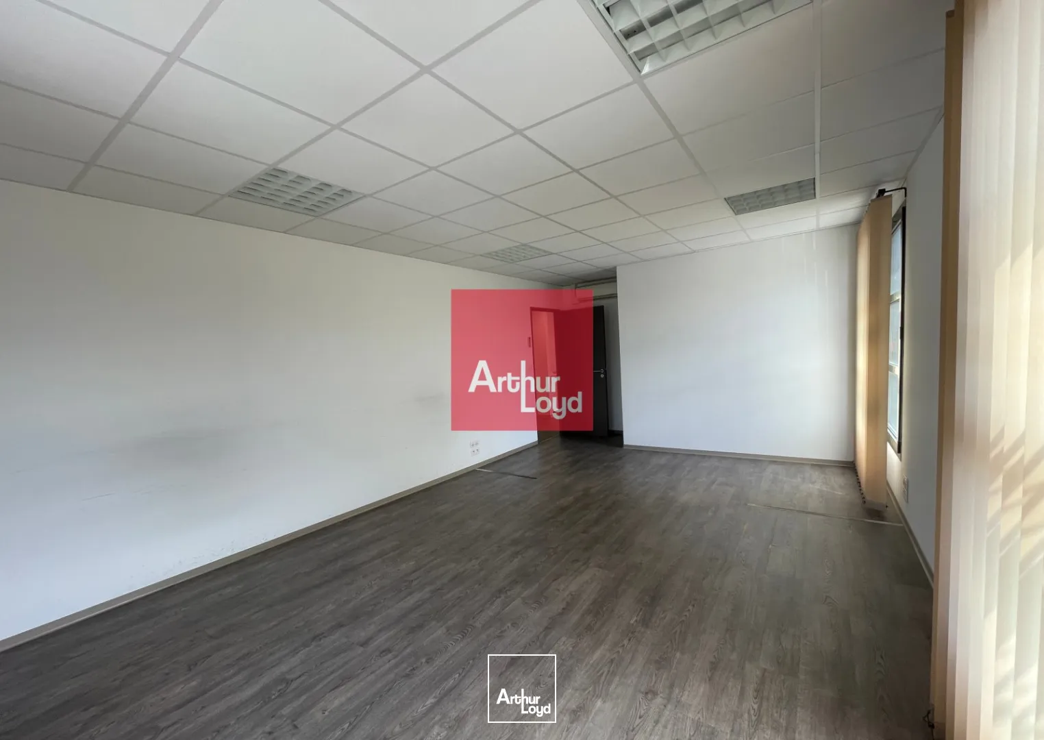 Bureaux - Location - NIMES - 30900 - 51-834 - 7608696