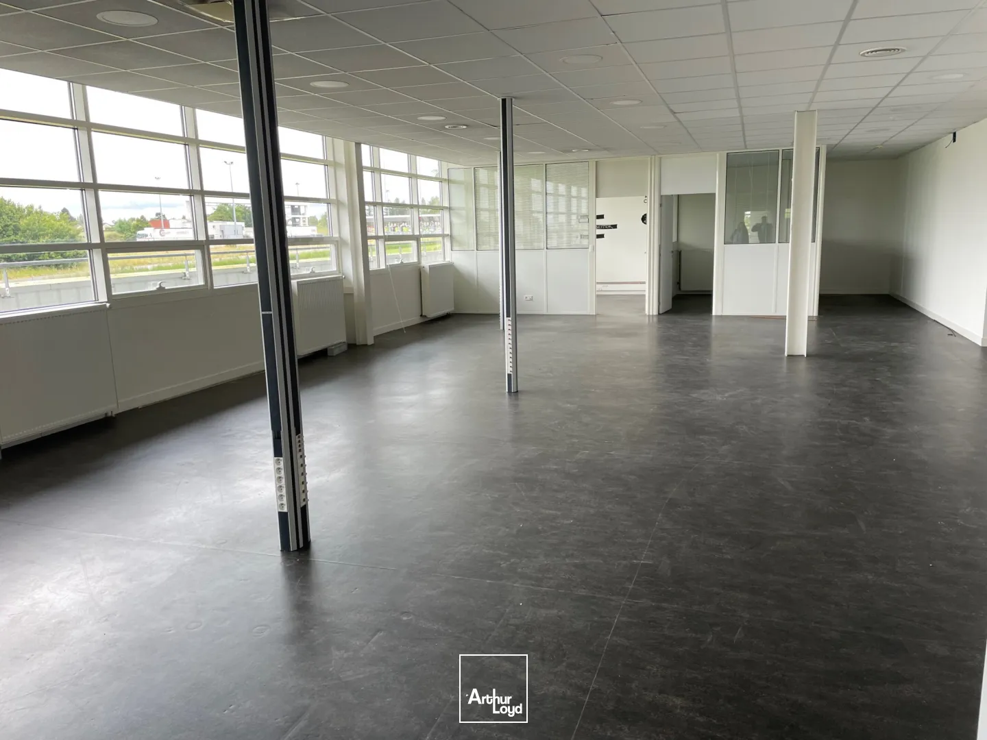 Bureaux - Location - HEUDEBOUVILLE - 27400 - 415-915 - 7608832