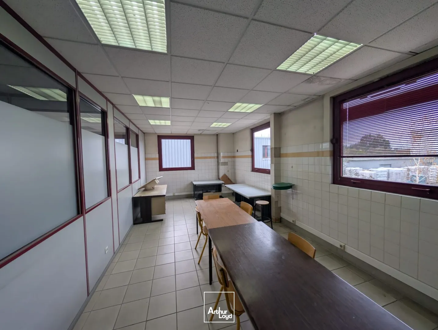 Locaux d'activité & Entrepôts - Location - BUCHELAY - 78200 - 335-670 - 7608959