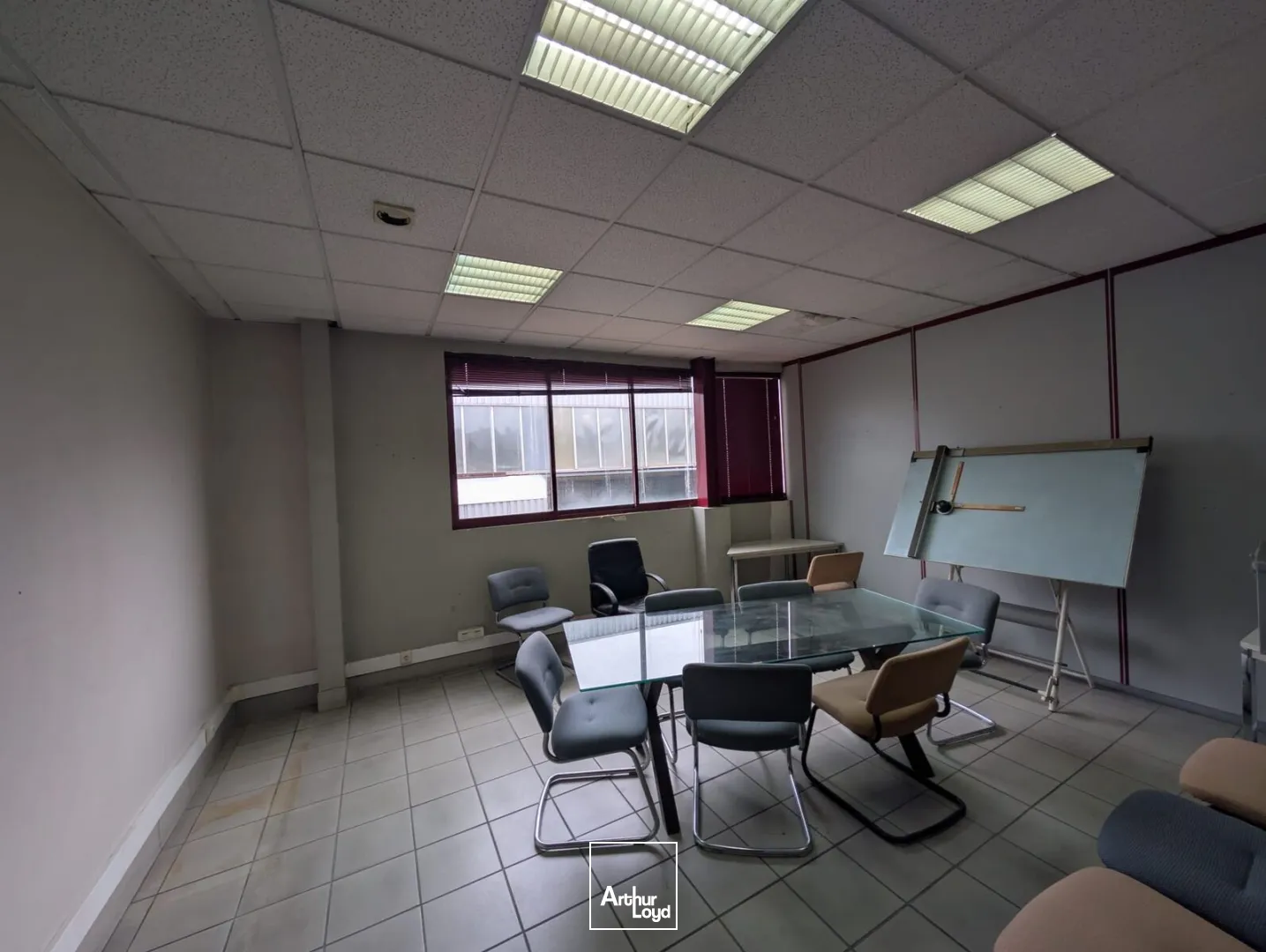 Locaux d'activité & Entrepôts - Location - BUCHELAY - 78200 - 335-670 - 7608960