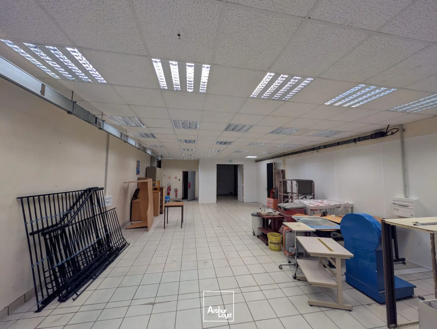 Locaux d'activité & Entrepôts - Location - BUCHELAY - 78200 - 335-670 - 7608961